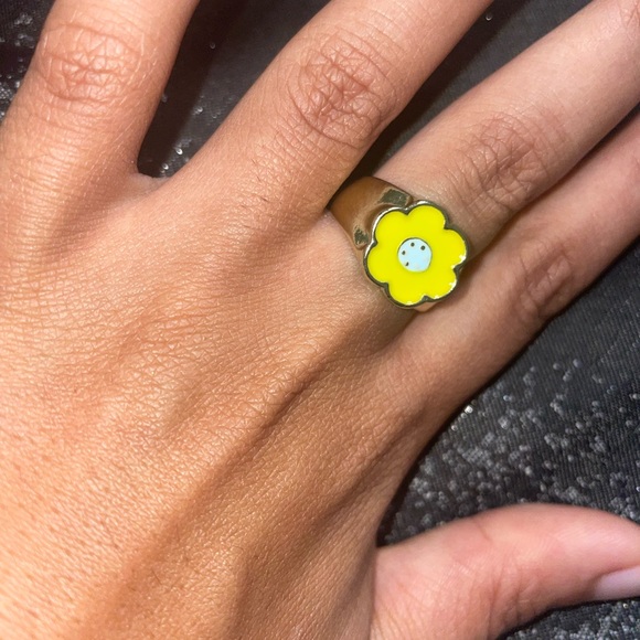 Flower ring - Picture 3 of 4